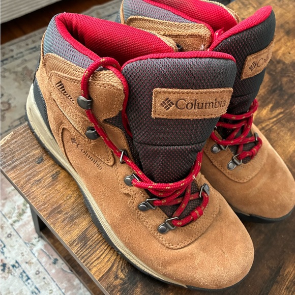 Columbia women’s hiking boots wore once - size 10 - Picture 2 of 5